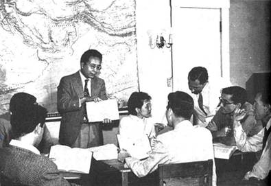 Gi-Ming Shien (standing)